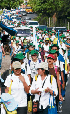 Miles de jóvenes hondureños católicos piden un alto a la violencia y desarme general