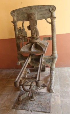 Cinco iglesias, el Museo de Arqueología, la Caxa Real, el Museo Histórico y Cívico y la Casa de la Cultura son algunos de los monumentos coloniales que posee la excapital Comayagua