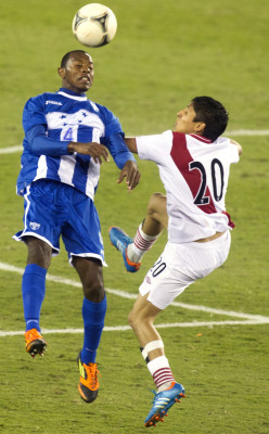 Honduras cierra 2012 con aburrido empate ante Perú