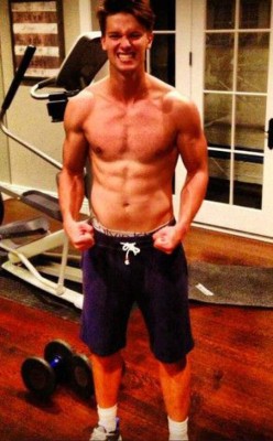 Conoce al guapísimo hijo de Arnold Schwarzenegger