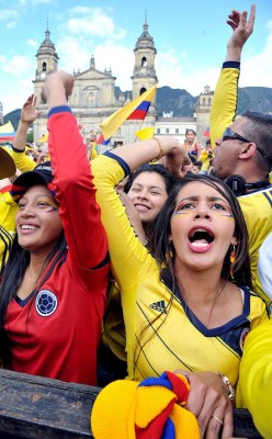 Bellezas mundialistas engalanan estadios y calles