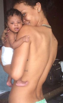 Rihanna se destapa en redes