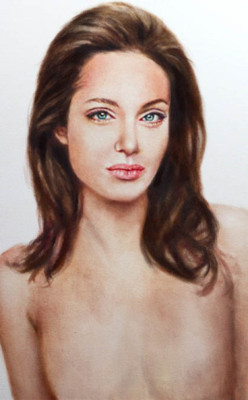 Subastan retrato de Angelina en topless