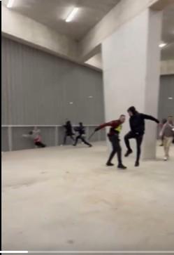 Aficionados de Osasuna fueron sometidos por la policía luego de triunfo al Real Madrid