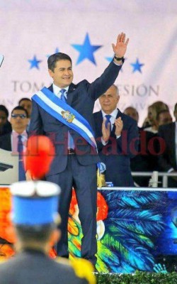 Así recibió Juan Orlando Hernández la banda presidencial del período 2018-2022