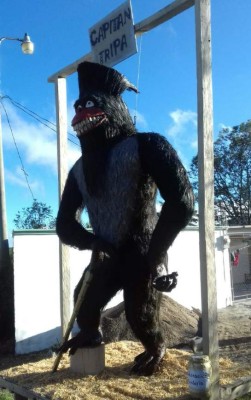 Monigotes en Ojojona preparados para recibir el Año Nuevo 2019