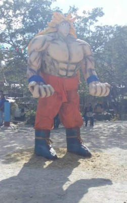 Monigotes en Ojojona preparados para recibir el Año Nuevo 2019