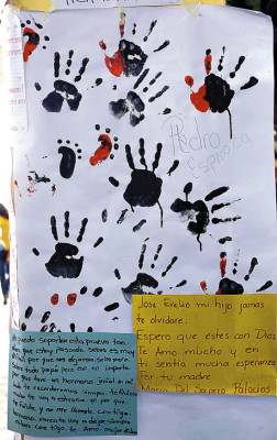 Dolientes desahogan su dolor en conmovedoras cartas