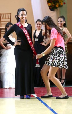 Andrea Espinoza es la señorita Sagrado Corazón