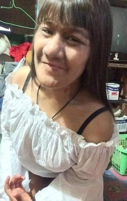 La mujer más velluda del mundo se depila su rostro por amor