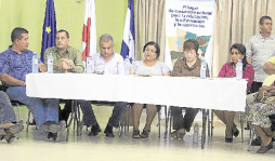Estudiantes y padres de familia abarrotan el RNP
