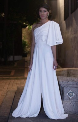 Romanticismo bordado en la silueta femenina