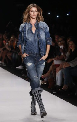 Sensualidad en semana de la moda de Brasil
