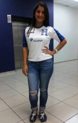 Bella hija de exfutbolista del Olimpia es conquistada por jugador hondureño