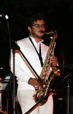 Música de saxofón al ritmo de jazz y funk con Ariel Lagos