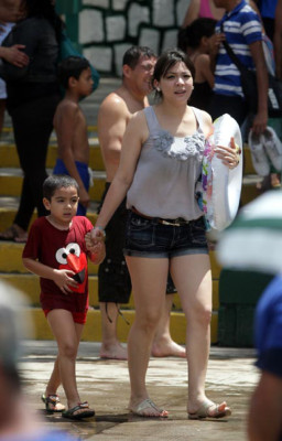 Bajo el resplandeciente sol, mujeres hondureñas derrochan belleza
