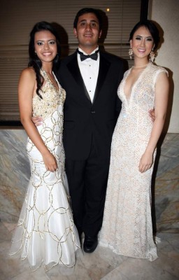 Glamour en la fiesta prom de la Americana