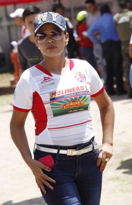 Fútbol, goles, diversión y belleza en la final en Tocoa