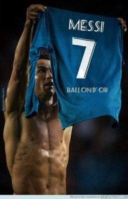 Messi es feliz con su Balón de Oro y memes arremeten contra Cristiano Ronaldo
