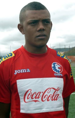 El isleño Edrick Menjívar perseveró para agarrar un cupo en el marco de Olimpia