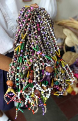 Listos atuendos para rendir tributo al Señor de la Sierra