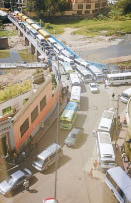 Ciudadanos pagan de nuevo consecuencias por paro de transporte