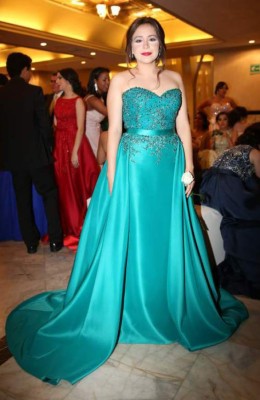 Así votó la bella Ana Daniela, hija de Juan Orlando Hernández