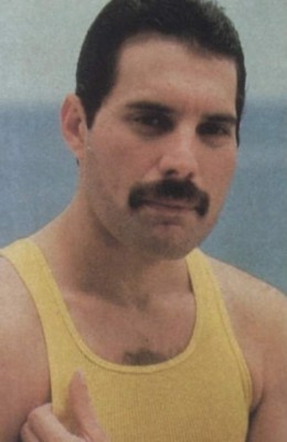 La vida del inolvidable cantante Freddie Mercury contada en fotografías