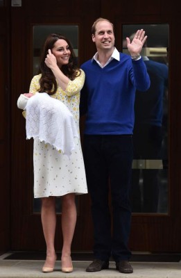 FOTOS: Así han sido presentados los bebés de la familia real británica