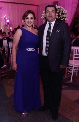 Salud por la felicidad de María Fernanda y Roberto