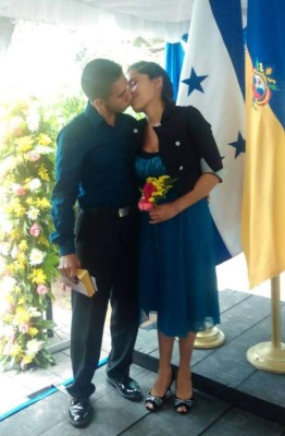 Novia: 'Nuestro amor comenzó por Facebook y ahora somos esposos' &nbsp;