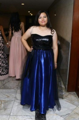 Espléndidos lucieron los seniors de la England School en su noche especial