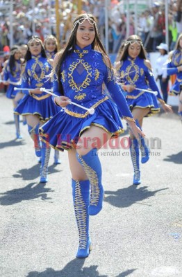 FOTOS: Las 10 palillonas más bellas de los desfiles patrios 2019