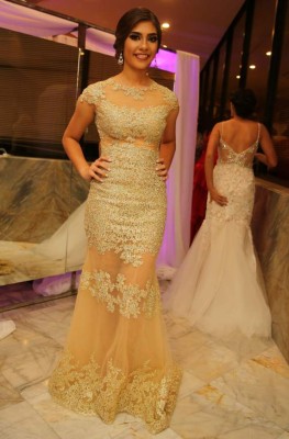 Encajes y pedrería iluminaron las prom