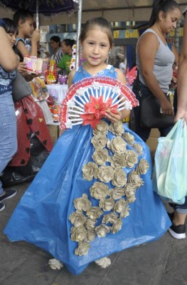 Creatividad y talento en exitosa feria del reciclaje de escolares