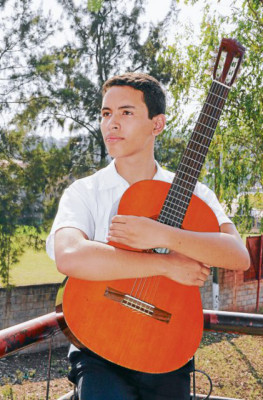 Kevin, un destacado guitarrista de la ENM