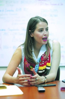 Comitiva hondureña viaja a Estados Unidos a solicitar ampliación de TPS