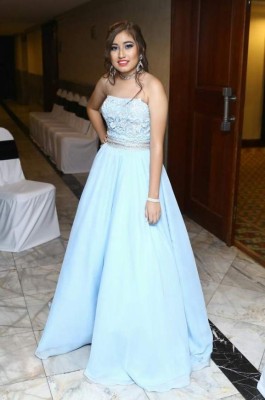 Espléndidos lucieron los seniors de la England School en su noche especial