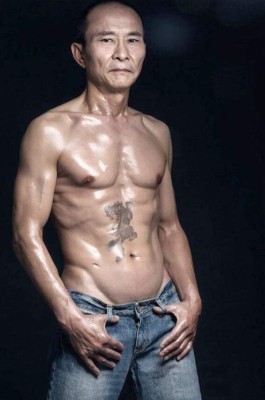 Hombre en China tiene cuerpo perfectamente tonificado a sus 61 años