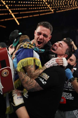 Golpes de poder, caídas y rostros dañados: así fue la pelea entre Teófimo y Kambosos