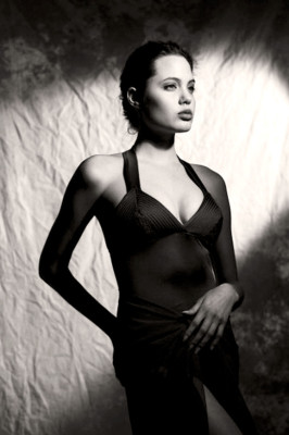 Fotos sensuales de Angelina Jolie a los 16