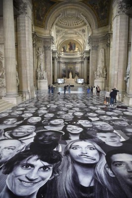 Artista invade Panthéon de París