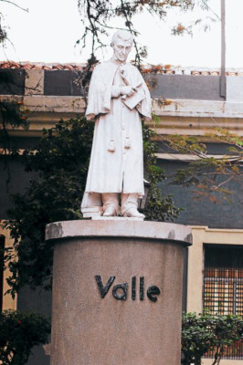 La historia de Honduras grabada en bronce y mármol