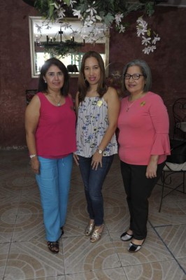 Cindy Lanza se despide de su soltería