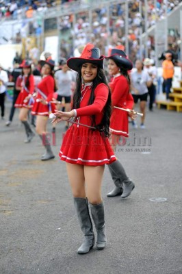 FOTOS: Las 10 palillonas más bellas de los desfiles patrios 2019