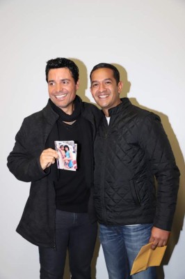 Sobredosis de alegría, energía y romanticismo dejó Chayanne en el escenario