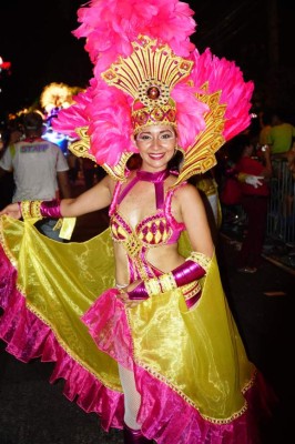 Chicas irradiaron belleza en la Feria Juniana de San Pedro Sula