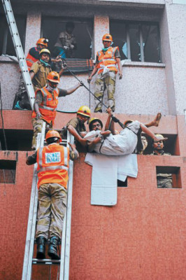 Al menos 89 muertos en gigantesco incendio