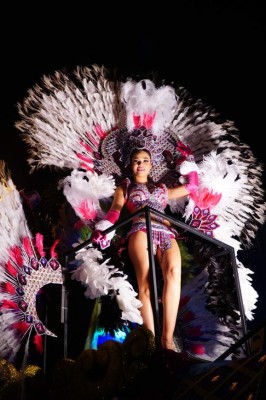 Chicas irradiaron belleza en la Feria Juniana de San Pedro Sula