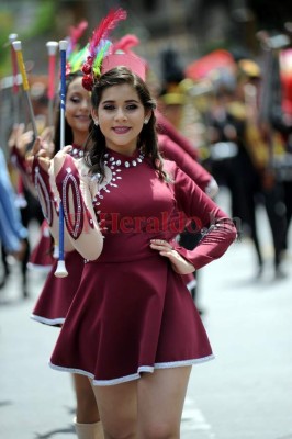 FOTOS: Las 10 palillonas más bellas de los desfiles patrios 2019